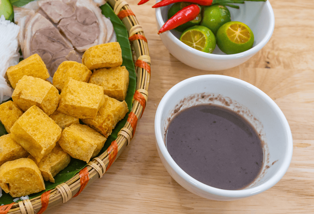 What sets the dish apart is the deep flavor developed from fermented shrimp paste (Source: Canva)